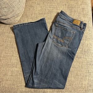 AE FAVORITE BOYFRIEND JEANS